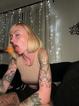 haileyhope  online show from July 23, 6:15 pm