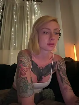 haileyhope  online show from June 17, 7:02 pm