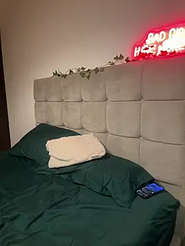 haileyhope  online show from March 30, 9:05 pm