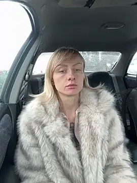 haileyhope  online show from February 12, 11:10 am