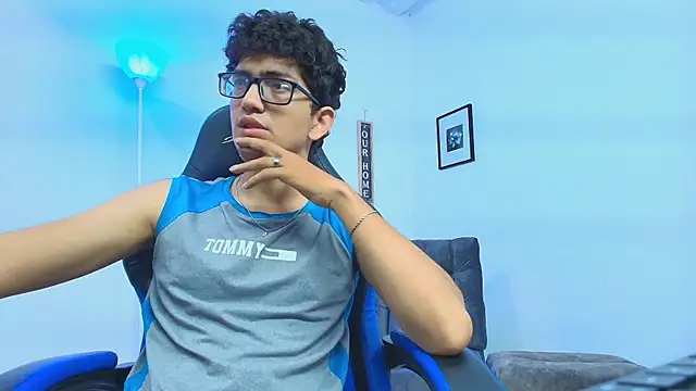 Snapshot of TylerWhite_ chatting on September 9, 4:33 am TylerWhite online show from September 9, 4:33 am