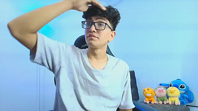 Snapshot of TylerWhite_ chatting on October 7, 9:32 am TylerWhite online show from October 7, 9:32 am