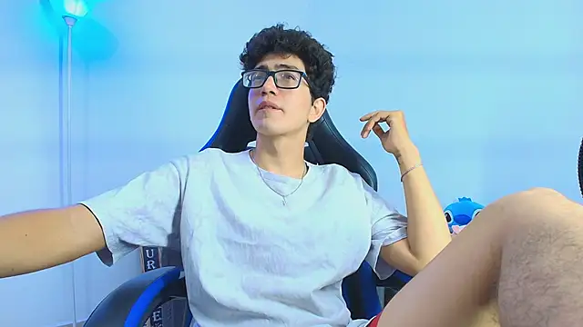 Snapshot of TylerWhite_ chatting on September 23, 3:46 am TylerWhite online show from September 23, 3:46 am