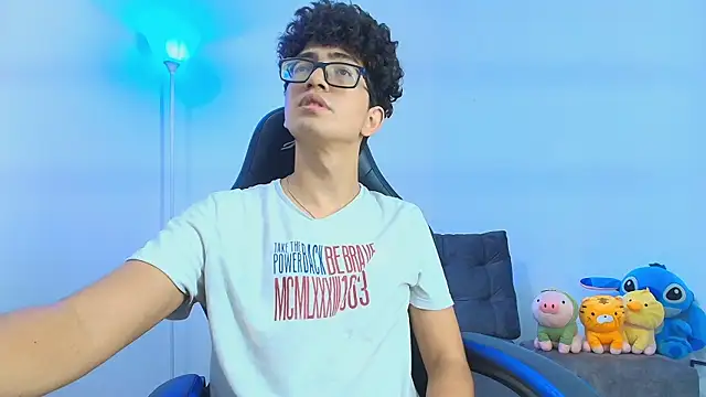 Snapshot of TylerWhite_ chatting on November 14, 3:32 am TylerWhite online show from November 14, 3:32 am