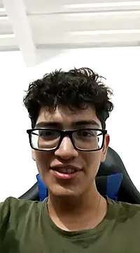 Snapshot of TylerWhite_ chatting on March 10, 5:11 am TylerWhite online show from March 10, 5:11 am