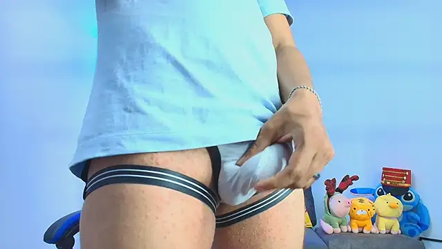 Snapshot of TylerWhite_ chatting on November 26, 3:39 am TylerWhite online show from November 26, 3:39 am