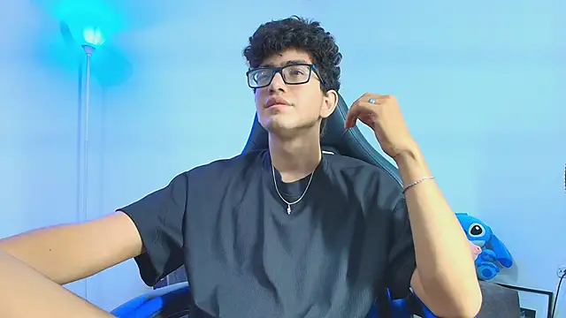 Snapshot of TylerWhite_ chatting on September 24, 5:03 am TylerWhite online show from September 24, 5:03 am