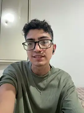 Snapshot of TylerWhite_ chatting on April 29, 6:03 pm TylerWhite online show from April 29, 6:03 pm