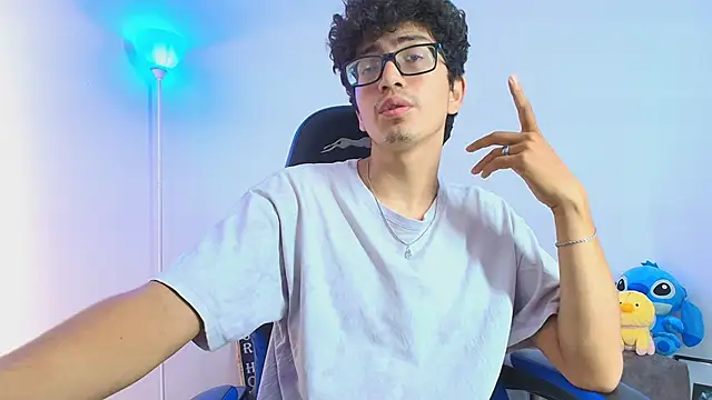 Snapshot of TylerWhite_ chatting on October 4, 1:23 pm TylerWhite online show from October 4, 1:23 pm