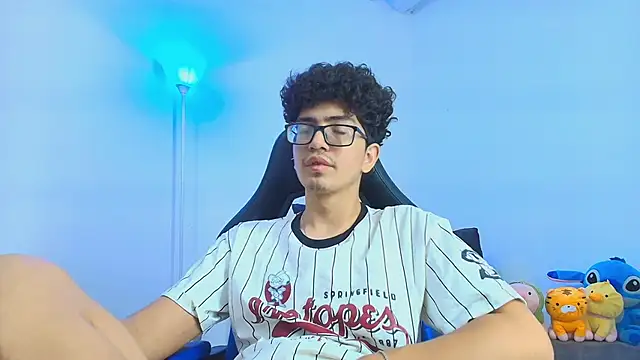 Snapshot of TylerWhite_ chatting on November 10, 7:46 am TylerWhite online show from November 10, 7:46 am