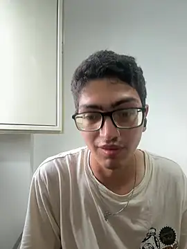 Snapshot of TylerWhite_ chatting on June 2, 5:35 pm TylerWhite online show from June 2, 5:35 pm
