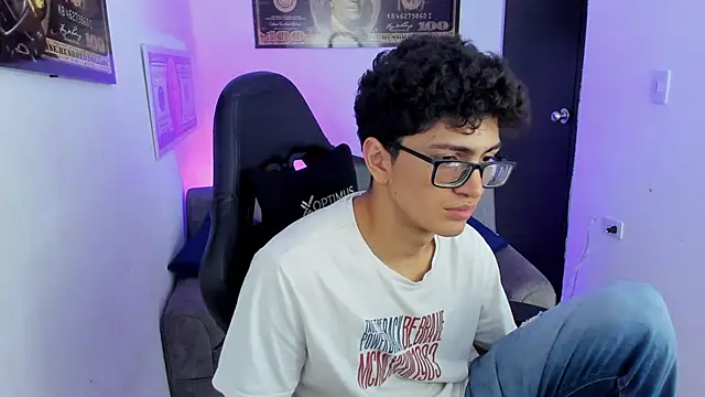 Snapshot of TylerWhite_ chatting on March 14, 9:14 am TylerWhite online show from March 14, 9:14 am