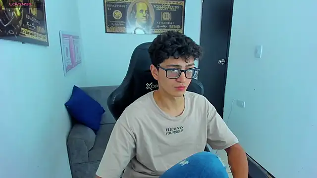 Snapshot of TylerWhite_ chatting on March 16, 2:53 am TylerWhite online show from March 16, 2:53 am