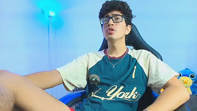 Snapshot of TylerWhite_ chatting on October 1, 3:44 am TylerWhite online show from October 1, 3:44 am