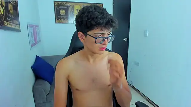 Snapshot of TylerWhite_ chatting on March 16, 5:58 am TylerWhite online show from March 16, 5:58 am