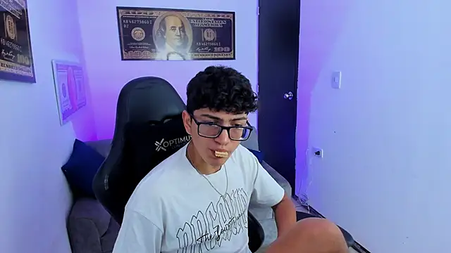 Snapshot of TylerWhite_ chatting on March 15, 2:46 am TylerWhite online show from March 15, 2:46 am