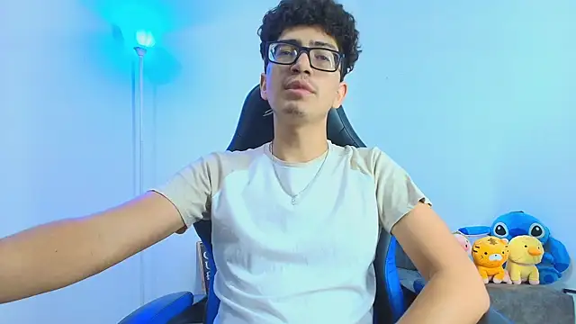 Snapshot of TylerWhite_ chatting on October 18, 4:14 am TylerWhite online show from October 18, 4:14 am