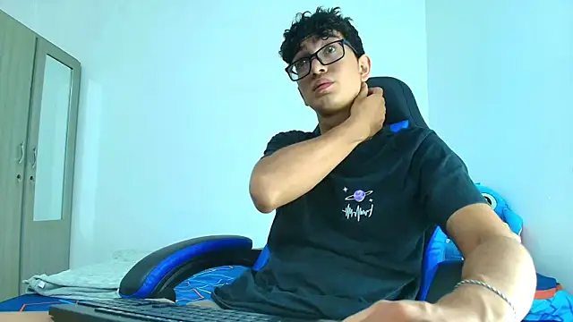 Snapshot of TylerWhite_ chatting on March 22, 7:20 pm TylerWhite online show from March 22, 7:20 pm