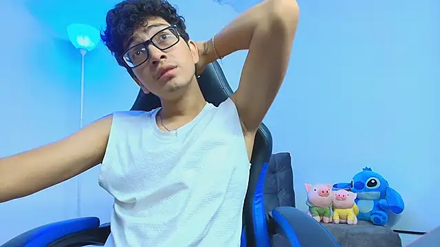 Snapshot of TylerWhite_ chatting on September 11, 4:01 am TylerWhite online show from September 11, 4:01 am