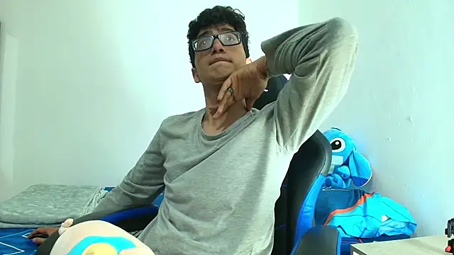 Snapshot of TylerWhite_ chatting on March 18, 11:42 pm TylerWhite online show from March 18, 11:42 pm