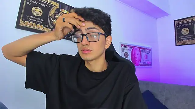 Snapshot of TylerWhite_ chatting on March 12, 9:02 am TylerWhite online show from March 12, 9:02 am