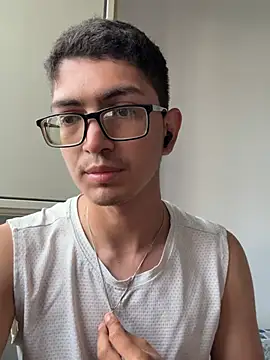Snapshot of TylerWhite_ chatting on May 4, 4:32 pm TylerWhite online show from May 4, 4:32 pm