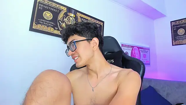 Snapshot of TylerWhite_ chatting on March 11, 5:57 am TylerWhite online show from March 11, 5:57 am