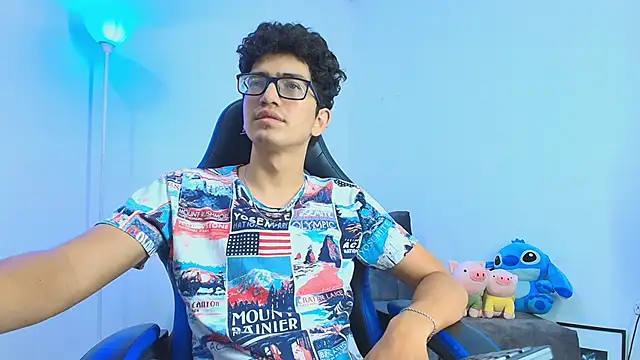 Snapshot of TylerWhite_ chatting on September 19, 6:17 am TylerWhite online show from September 19, 6:17 am