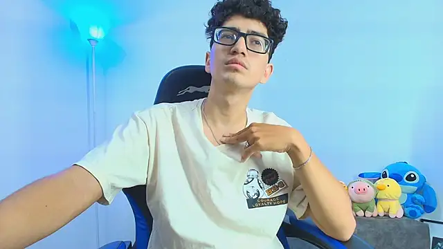 Snapshot of TylerWhite_ chatting on October 9, 6:14 am TylerWhite online show from October 9, 6:14 am