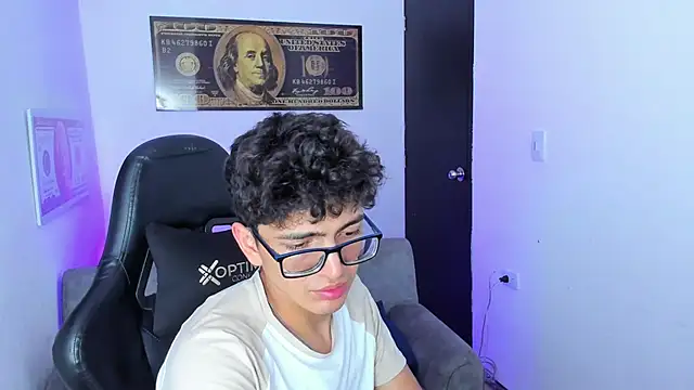 Snapshot of TylerWhite_ chatting on March 9, 6:50 am TylerWhite online show from March 9, 6:50 am