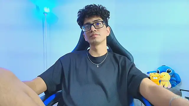 Snapshot of TylerWhite_ chatting on October 25, 3:17 am TylerWhite online show from October 25, 3:17 am