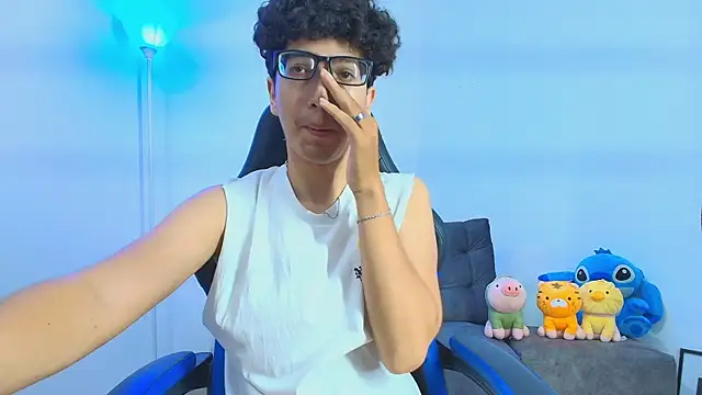 Snapshot of TylerWhite_ chatting on November 7, 3:33 am TylerWhite online show from November 7, 3:33 am