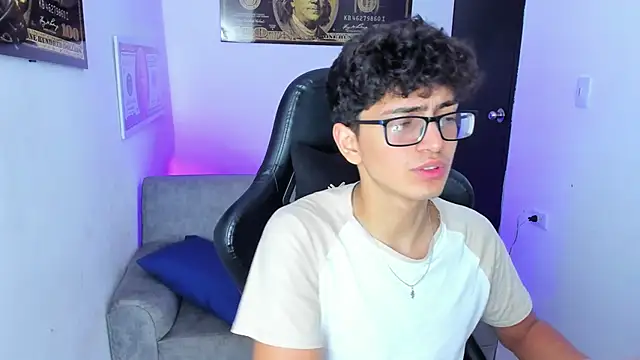 Snapshot of TylerWhite_ chatting on March 9, 9:57 am TylerWhite online show from March 9, 9:57 am