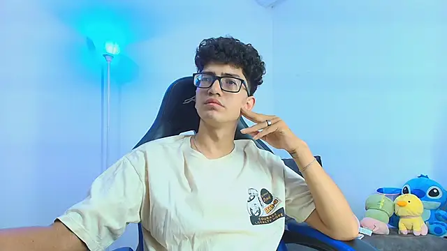 Snapshot of TylerWhite_ chatting on October 8, 4:47 am TylerWhite online show from October 8, 4:47 am