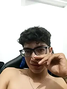 Snapshot of TylerWhite_ chatting on March 13, 3:54 am TylerWhite online show from March 13, 3:54 am