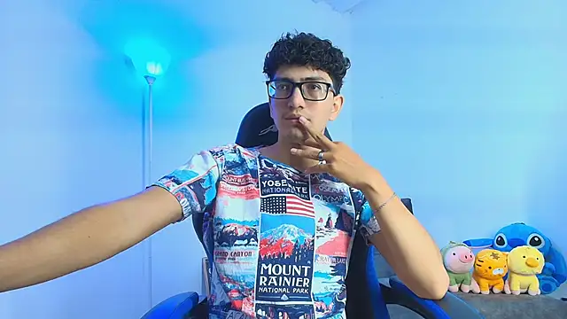 Snapshot of TylerWhite_ chatting on October 14, 7:58 pm TylerWhite online show from October 14, 7:58 pm