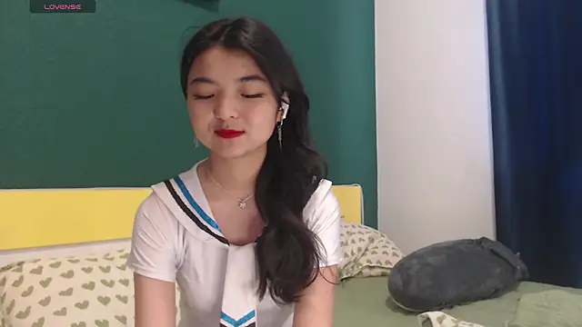 Snapshot of Shy_Kira chatting on June 15, 7:52 am Shy Kira online show from June 15, 7:52 am