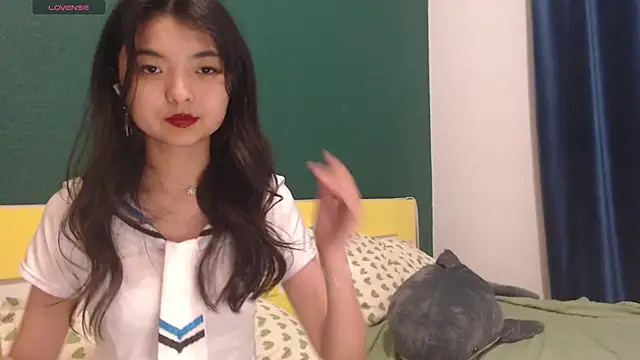 Snapshot of Shy_Kira chatting on June 17, 1:54 pm Shy Kira online show from June 17, 1:54 pm