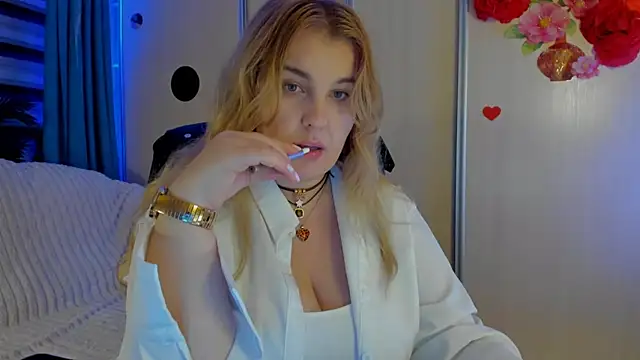 CoraSwon online show from November 25, 7:36 pm