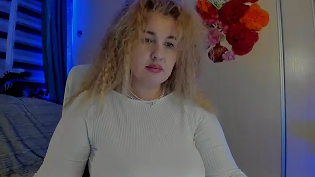 CoraSwon online show from November 6, 10:58 pm