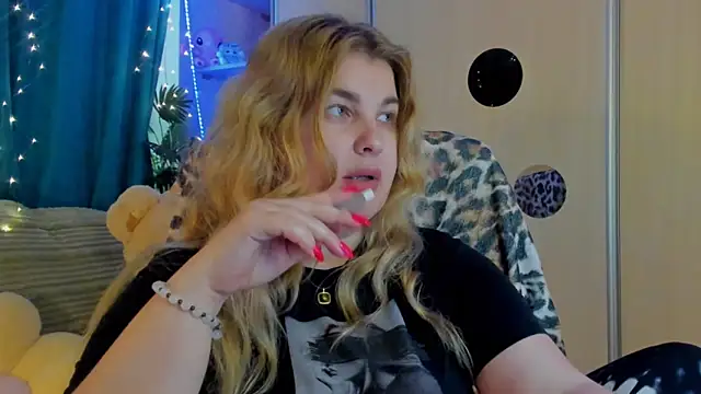 CoraSwon online show from March 24, 6:46 am