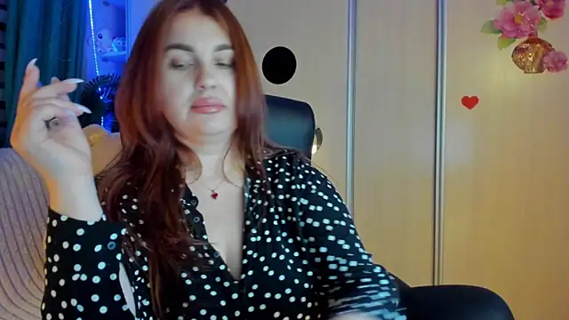 CoraSwon online show from April 16, 5:14 pm