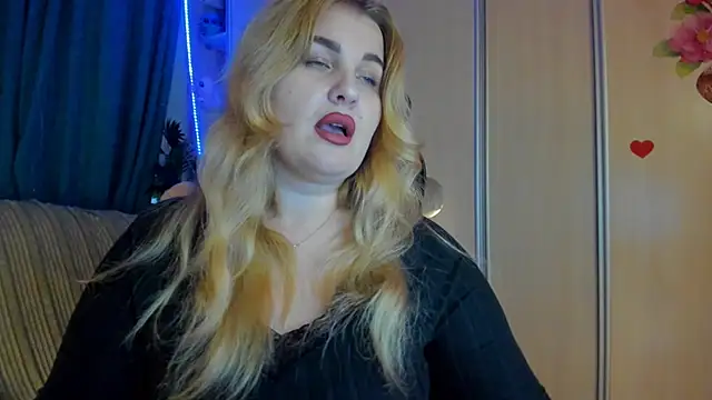 CoraSwon online show from March 31, 2:19 pm