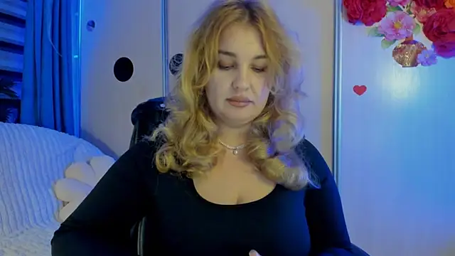 CoraSwon online show from November 26, 7:36 pm