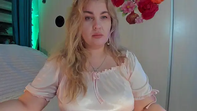 CoraSwon online show from October 23, 10:30 pm