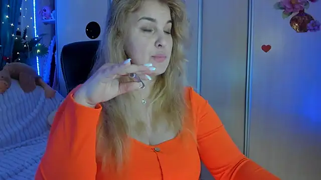 CoraSwon online show from February 3, 7:30 pm