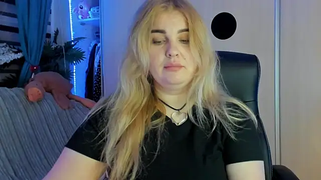 CoraSwon online show from February 12, 6:40 pm