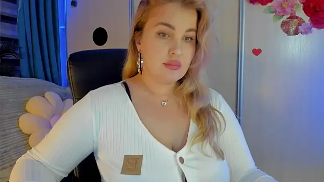 CoraSwon online show from December 5, 4:38 pm