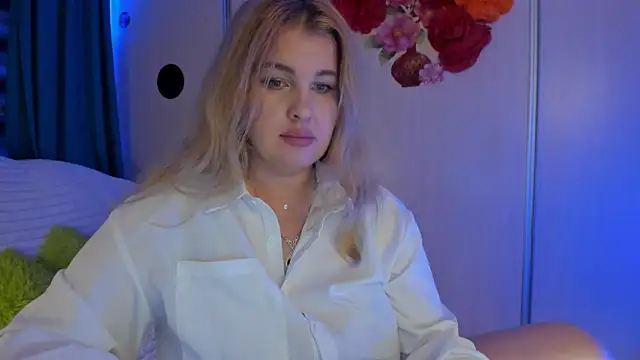 CoraSwon online show from October 4, 7:37 pm