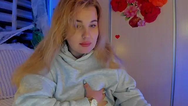 CoraSwon online show from November 2, 10:26 pm